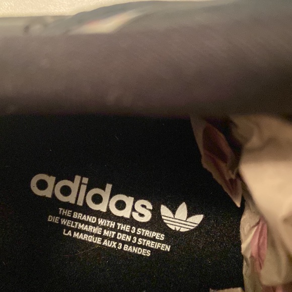 Adidas special edition Ladies size 9 1/2 - Picture 9 of 9